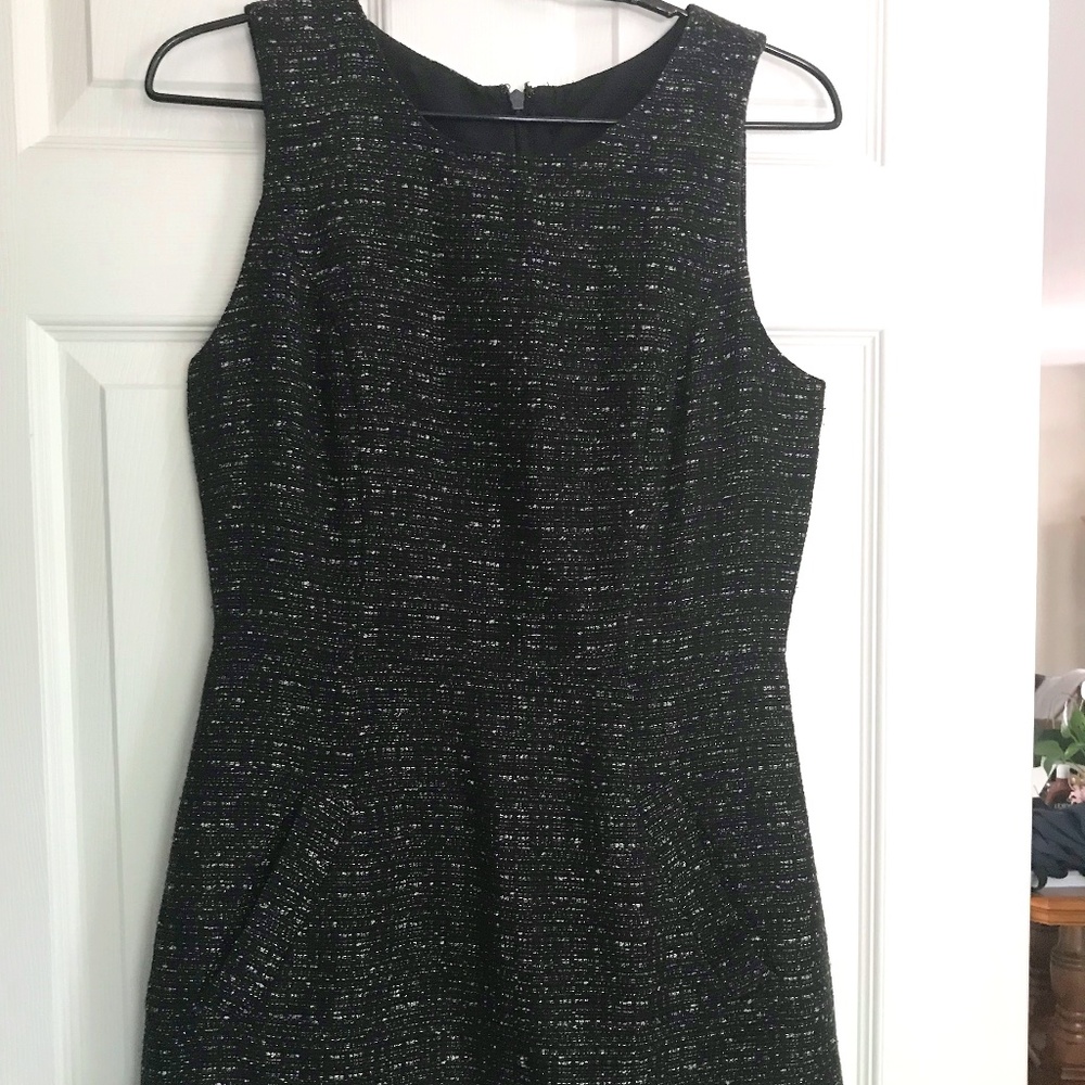 Banana Republic sleeveless blk/gold dress size 6P